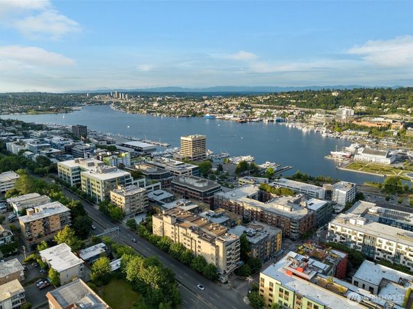 900 Aurora Avenue N 204, Seattle WA 98109