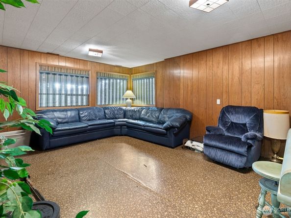 16051 SE 16th Street, Bellevue WA 98008