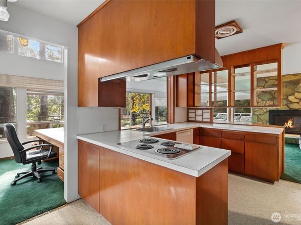 16051 SE 16th Street, Bellevue WA 98008