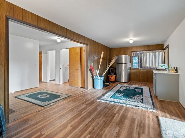 16051 SE 16th Street, Bellevue WA 98008