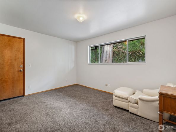 16051 SE 16th Street, Bellevue WA 98008