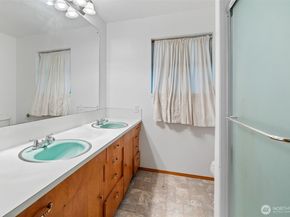 16051 SE 16th Street, Bellevue WA 98008