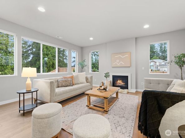 1720 S Lake Stickney Drive, Lynnwood WA 98087