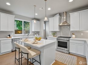 1720 S Lake Stickney Drive, Lynnwood WA 98087