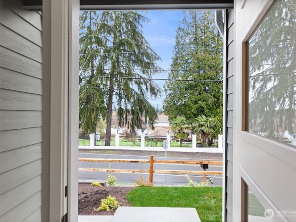 1720 S Lake Stickney Drive, Lynnwood WA 98087