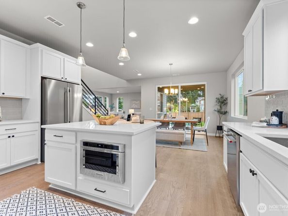 1720 S Lake Stickney Drive, Lynnwood WA 98087