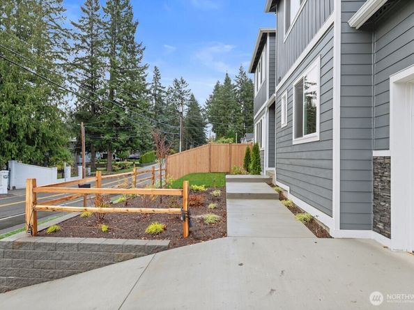 1720 S Lake Stickney Drive, Lynnwood WA 98087