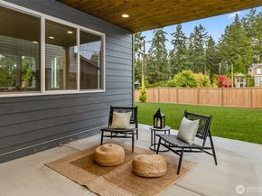 1720 S Lake Stickney Drive, Lynnwood WA 98087