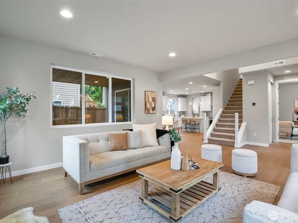 1720 S Lake Stickney Drive, Lynnwood WA 98087