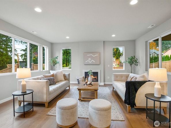 1720 S Lake Stickney Drive, Lynnwood WA 98087