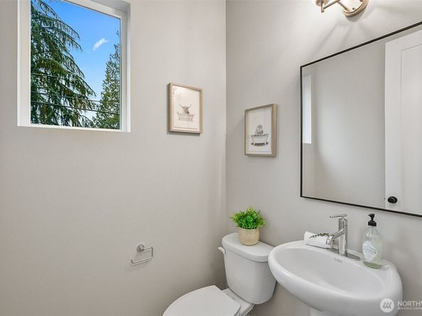 1720 S Lake Stickney Drive, Lynnwood WA 98087