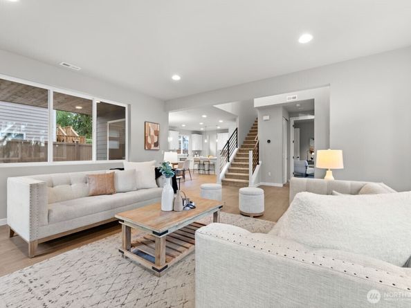 1720 S Lake Stickney Drive, Lynnwood WA 98087