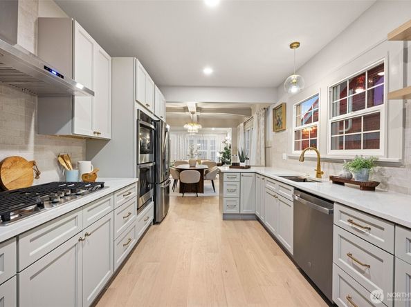 6317 14th Avenue NE, Seattle WA 98115