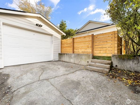 6317 14th Avenue NE, Seattle WA 98115