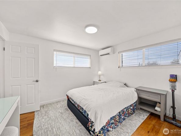 304 S 213th Street, Des Moines WA 98198