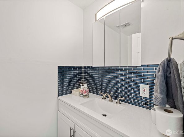 304 S 213th Street, Des Moines WA 98198