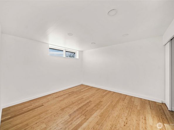 304 S 213th Street, Des Moines WA 98198