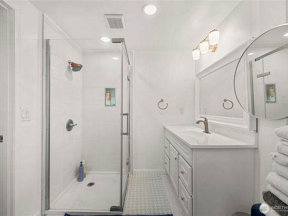 304 S 213th Street, Des Moines WA 98198