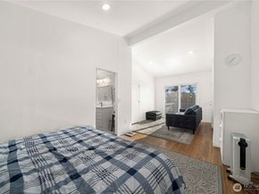 304 S 213th Street, Des Moines WA 98198