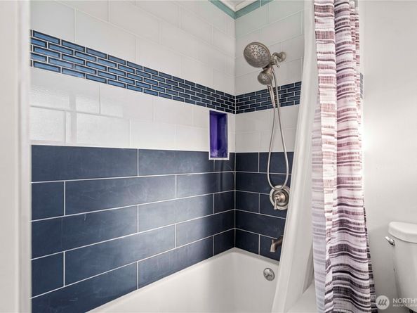 304 S 213th Street, Des Moines WA 98198