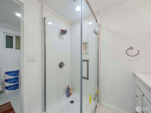 304 S 213th Street, Des Moines WA 98198