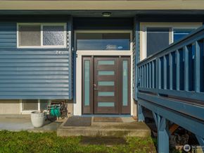 304 S 213th Street, Des Moines WA 98198