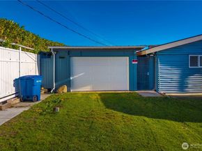 304 S 213th Street, Des Moines WA 98198