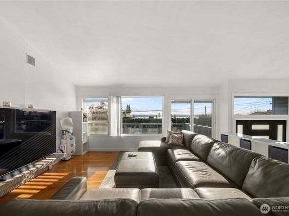 304 S 213th Street, Des Moines WA 98198