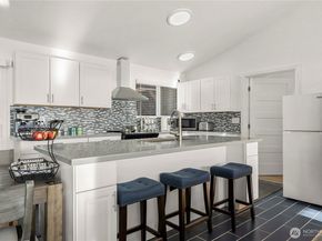 304 S 213th Street, Des Moines WA 98198