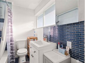 304 S 213th Street, Des Moines WA 98198