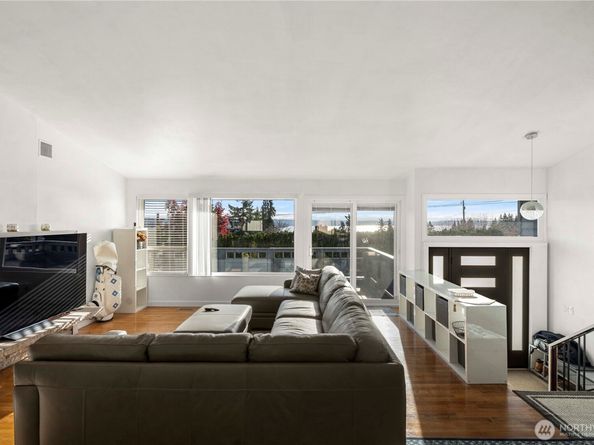 304 S 213th Street, Des Moines WA 98198