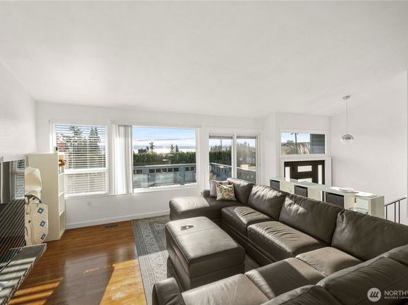 304 S 213th Street, Des Moines WA 98198