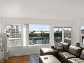 304 S 213th Street, Des Moines WA 98198