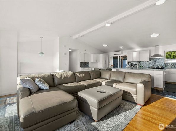 304 S 213th Street, Des Moines WA 98198