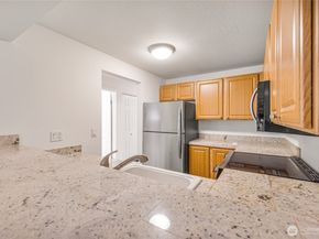 10026 NE 127th Place D117, Kirkland WA 98034