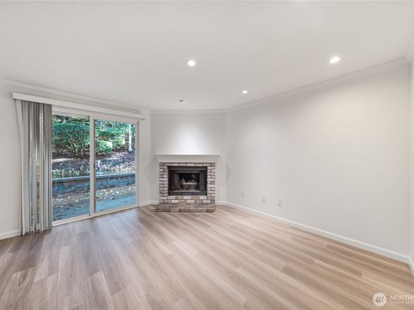 10026 NE 127th Place D117, Kirkland WA 98034