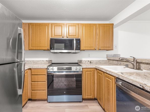 10026 NE 127th Place D117, Kirkland WA 98034