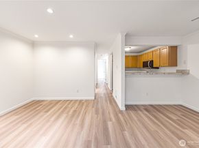 10026 NE 127th Place D117, Kirkland WA 98034