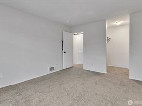 1175 Harrington Place NE 313, Renton WA 98056