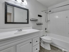 1175 Harrington Place NE 313, Renton WA 98056