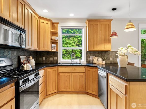 422 Federal Ave E B, Seattle WA 98102