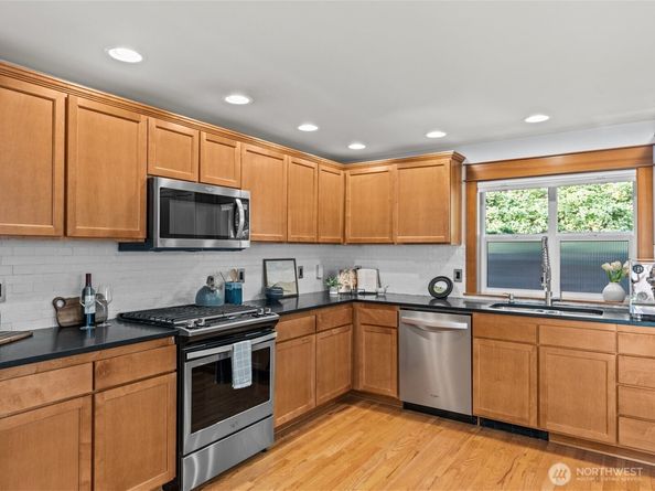 3018 SW Hinds Street, Seattle WA 98126