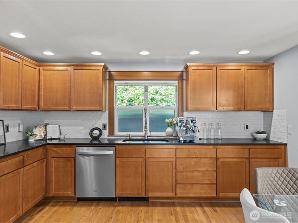 3018 SW Hinds Street, Seattle WA 98126