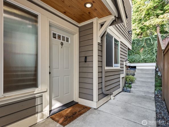 3018 SW Hinds Street, Seattle WA 98126