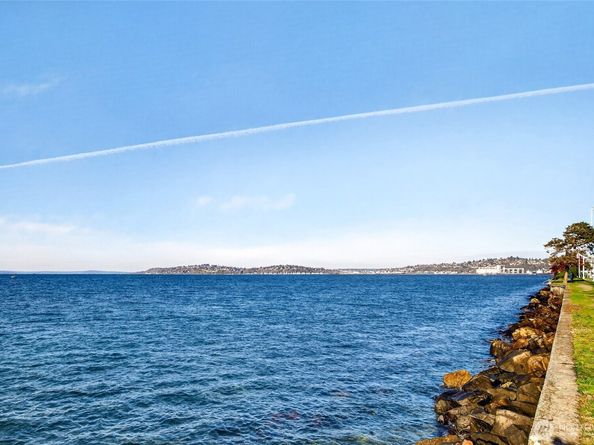 1388 Alki Avenue SW 202, Seattle WA 98116