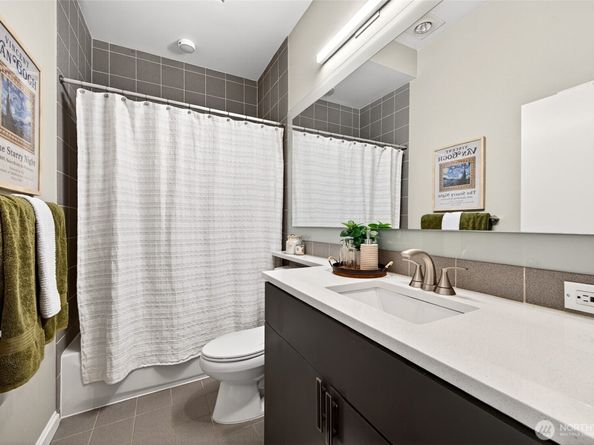 1388 Alki Avenue SW 202, Seattle WA 98116