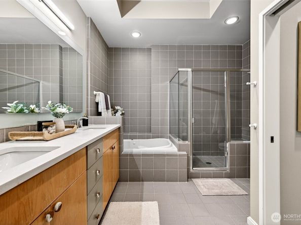 1388 Alki Avenue SW 202, Seattle WA 98116