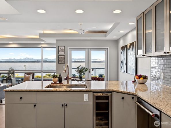 1388 Alki Avenue SW 202, Seattle WA 98116