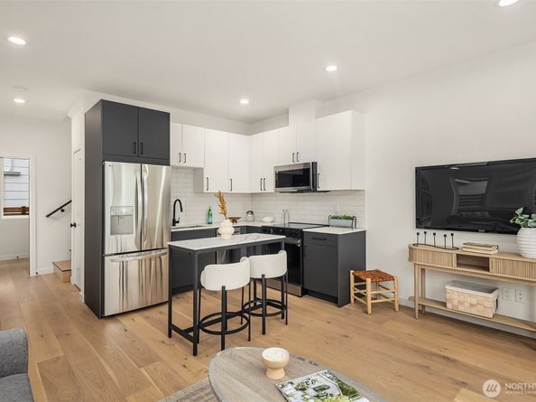 8018 24th Avenue NW B, Seattle WA 98117