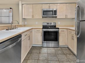 15615 Waynita Way B303, Bothell WA 98011